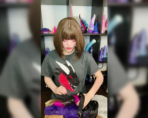 Misty silver aka Thecutestkittycat OnlyFans - Some awkward unboxing videos lol watch at your own risk of cringe 2