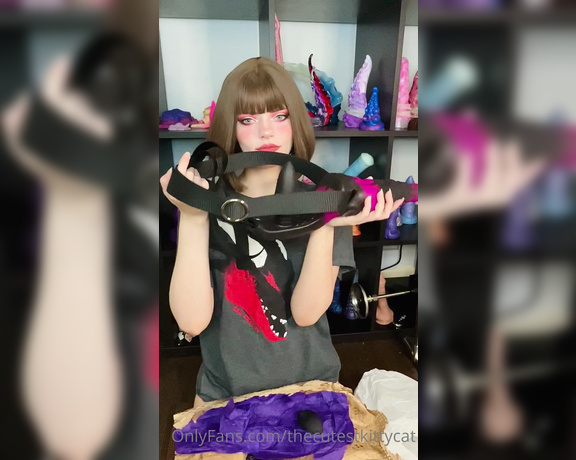 Misty silver aka Thecutestkittycat OnlyFans - Some awkward unboxing videos lol watch at your own risk of cringe 2