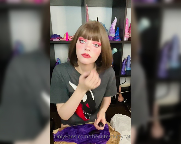 Misty silver aka Thecutestkittycat OnlyFans - Some awkward unboxing videos lol watch at your own risk of cringe 2