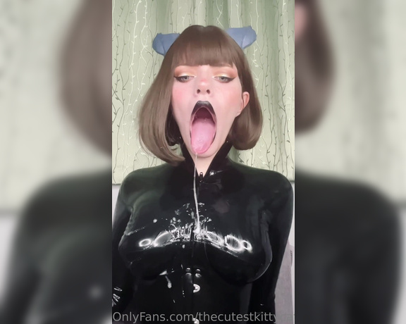 Misty silver aka Thecutestkittycat OnlyFans - Drooling all over my perfect latex body~ taste my spit and savour every drop, covering myself in my
