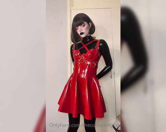 Misty silver aka Thecutestkittycat OnlyFans - First time layering latex and it feels so good~ teasing you whilst being triple coated in latex, l 2