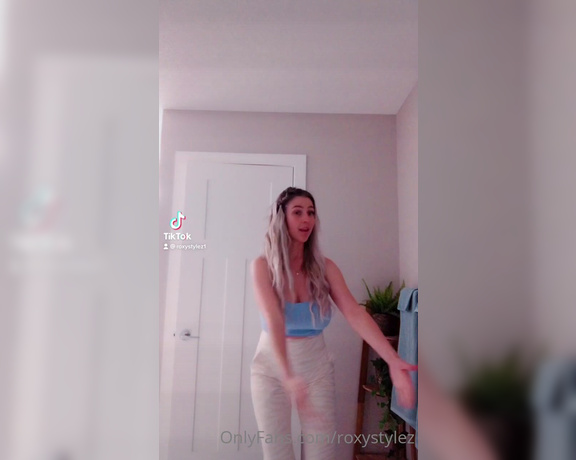 Roxy Stylez aka Roxystylez OnlyFans - My tik tok account was already banned whoooops Wanna watch them bounce without the shirt Private me