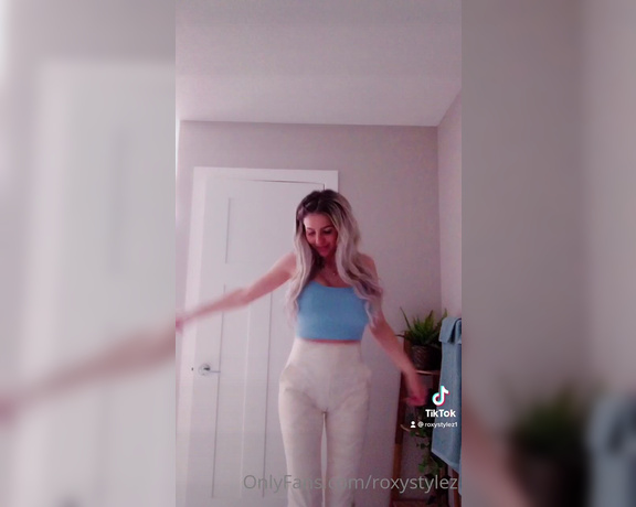 Roxy Stylez aka Roxystylez OnlyFans - My tik tok account was already banned whoooops Wanna watch them bounce without the shirt Private me