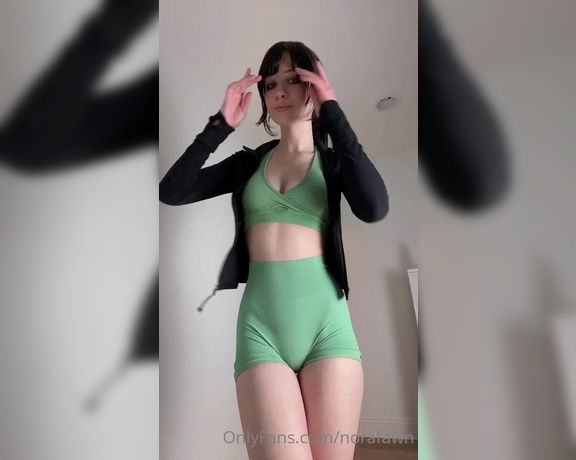 Nora Fawn aka Norafawn OnlyFans - What’s your favorite type workout Swipe, then dm me your answer 2