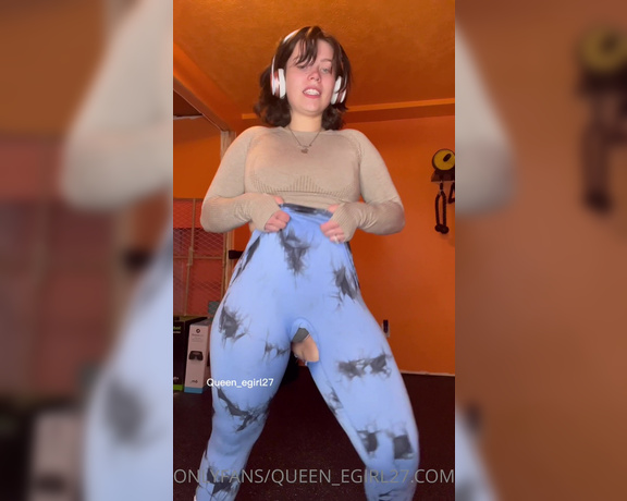 Queen_D aka Queen_egirl27 OnlyFans - Here is the ripping leggingsgym video you waited for I cut out my pussy pocket and poured oil down