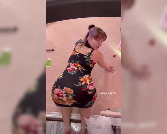 Queen_D aka Queen_egirl27 OnlyFans - This video was ALL over the place and I tried my best with the wall video but I swear it’s hard