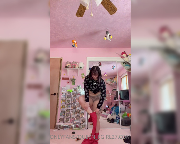 Queen_D aka Queen_egirl27 OnlyFans - Happy Valentines Day!!!i tried to make 2 special videos for you 1 is outside shoving a buttplu 2