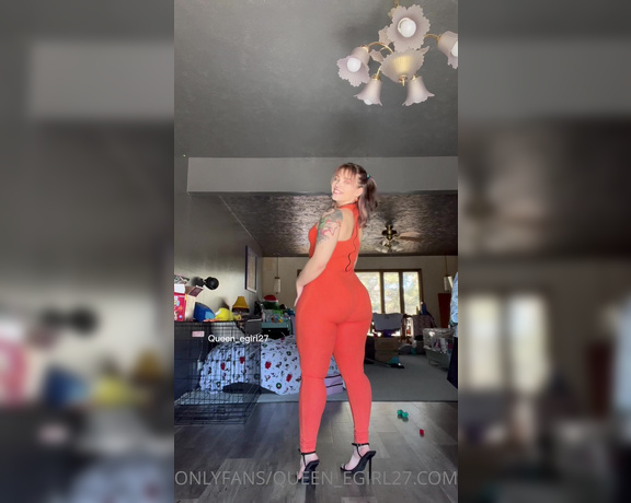 Queen_D aka Queen_egirl27 OnlyFans - Can you tell idk how to walk in heels Anyways here is my cute video in my orange outfit, walking