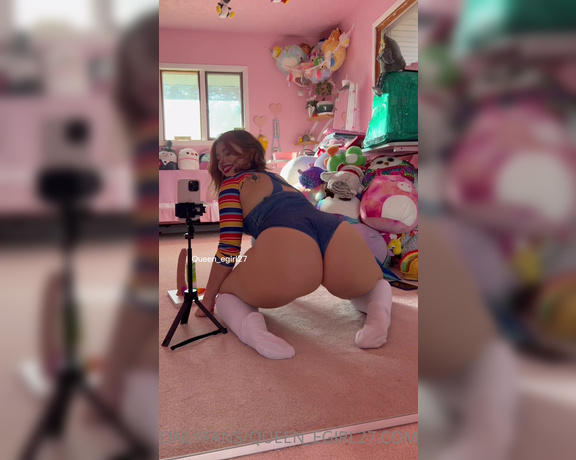 Queen_D aka Queen_egirl27 OnlyFans - You’re not ready for this video twerking in my chucky outfit, stretching and doing the splits, unb