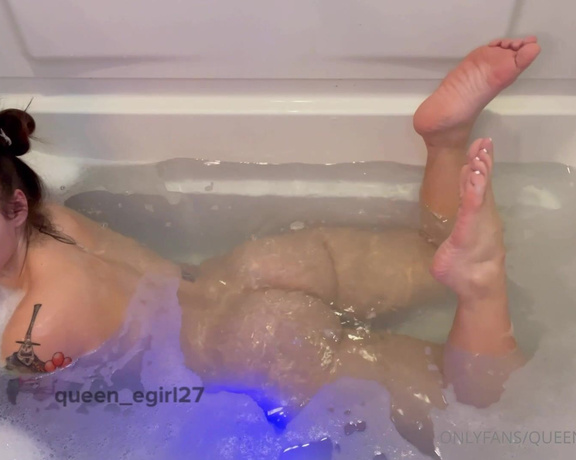 Queen_D aka Queen_egirl27 OnlyFans - Just goofing in the tub