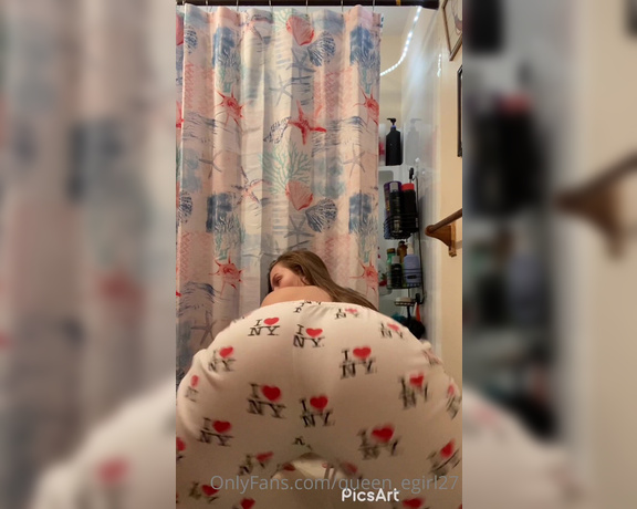 Queen_D aka Queen_egirl27 OnlyFans - Twerk in pajamas compilation (I only own 3)