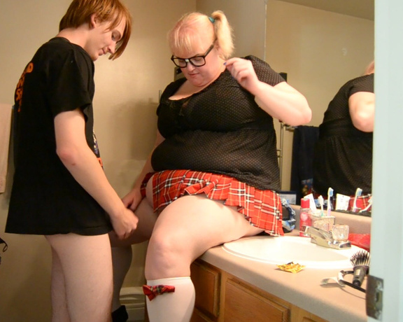 Bbwprincessmary Fat Geekgirl Loses Virginity On Counte