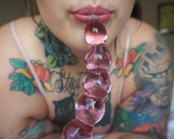 Emma aka Sugarbooty OnlyFans - OLDER FULL LENGTH ANAL VIDEO a little throwback of a ass lotioning tease and glass toy ass fucki