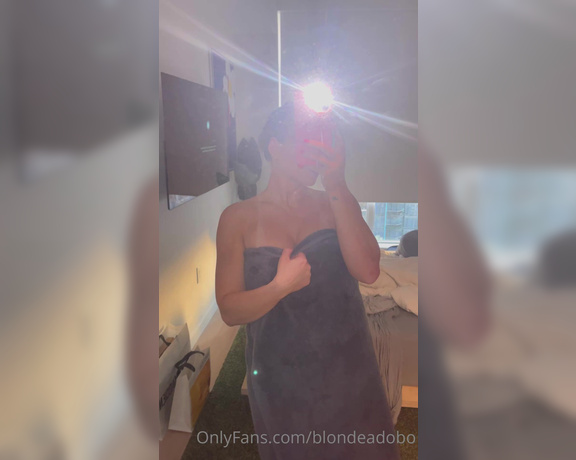 Blondeadobo OnlyFans - What’s better, towel drop or booty flex