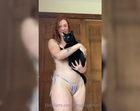Amy Hart aka Amygingerhart OnlyFans - Classic Amy with a special guest appearance in keeping with our cat theme this week