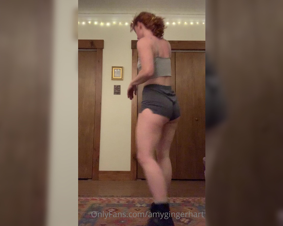 Amy Hart aka Amygingerhart OnlyFans - Sweaty and happy after discovering the endless gold of Tiktok shuffle dancing tutorials! Swipe for 2
