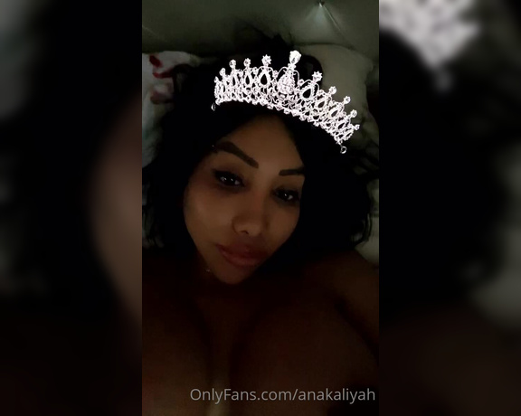 Anakaliyah OnlyFans - It’s my birthday month let’s make me happy