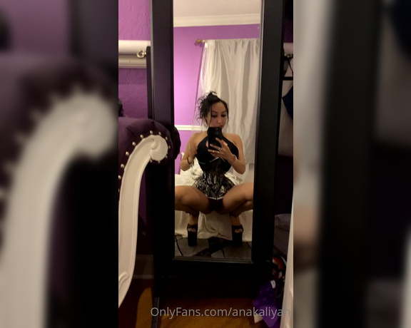 Anakaliyah OnlyFans - Fucken in love  Everyone knows my obsession with corsets not that stupid waist trainer