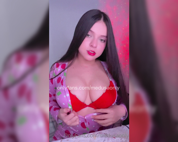 Carol.mendoza08 aka Medusaonly OnlyFans - Qu rico que me chupen las tetas y la vagina, tu tambin me quieres hacer todo esto mi amor Comenta