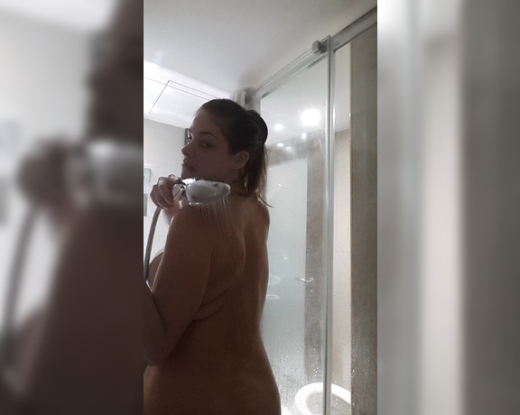 Cathy Heaven aka Cathyheaven OnlyFans - Morning shower Kisses from London guys!