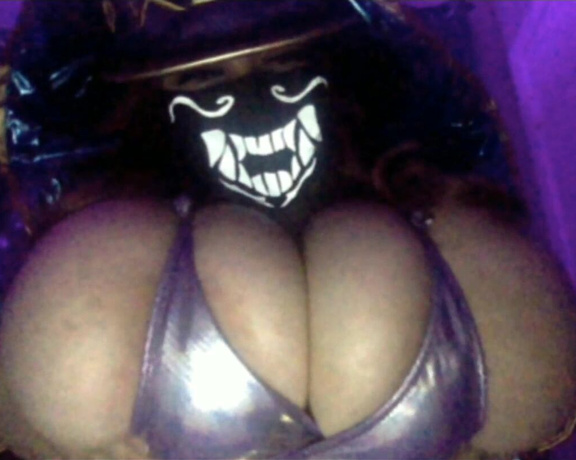 Chyna Chase aka Chynachase OnlyFans - Happy Halloween! I just wanted to thank you guys for the support and let you know that I will be