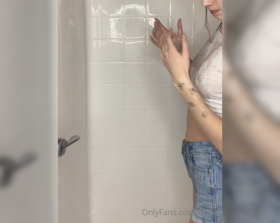 Livinia Roberts aka Urfavonlinesloot OnlyFans - This is how wet you make me )