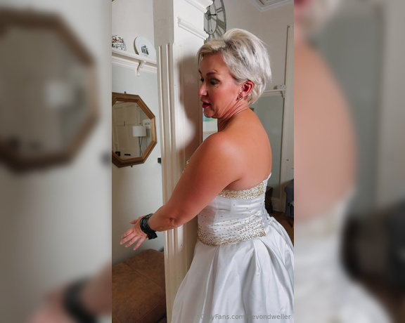 Lisa aka Devondweller OnlyFans - Part 2! Lisa and the wedding dress I don’t know what’s happened to the volume