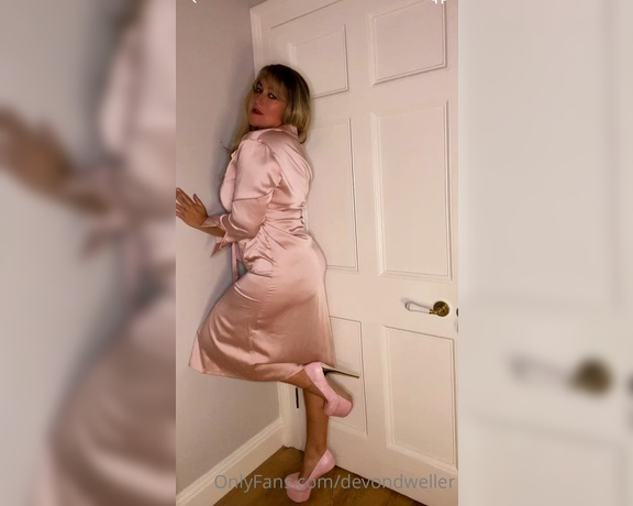 Lisa aka Devondweller OnlyFans - Feeling cute in pink 1