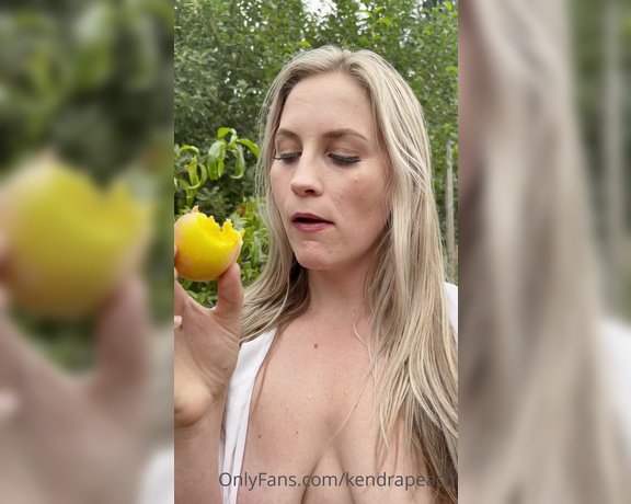 Kendra aka Kendrapeach OnlyFans - Peaches are my favorite what about you