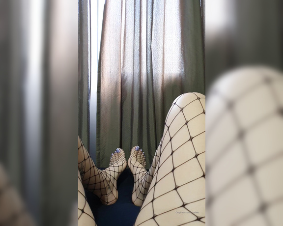 Loira feet aka Loirafeet OnlyFans - Hi Boa tarde