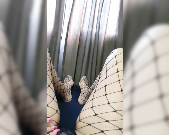 Loira feet aka Loirafeet OnlyFans - Hi Boa tarde