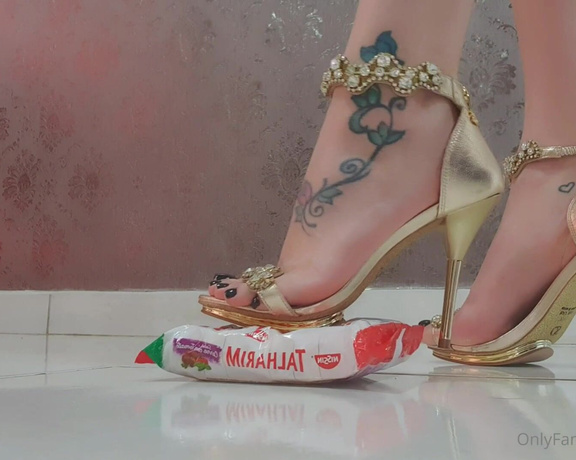 Loira feet aka Loirafeet OnlyFans - Crushing