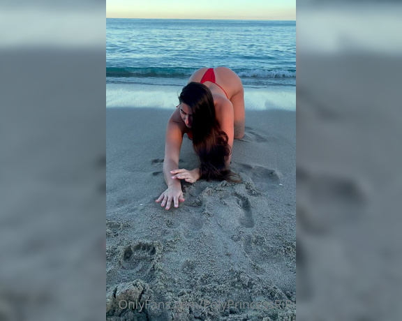 Marie Temara aka Marietemara OnlyFans - Beach babe