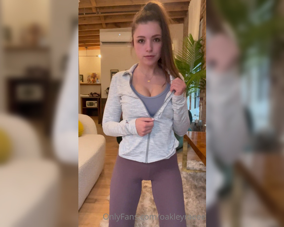 Oakley aka Oakleyraeee OnlyFans - Oakleymas day 4 was a full length freebie video sent to those who were subscribed and had rebill 3