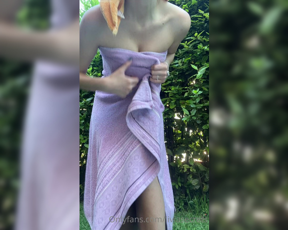 Olivia Quinn aka Callmeolivia00 OnlyFans - Naked and happy in my parents garden (my neighbours were happy too I bet)