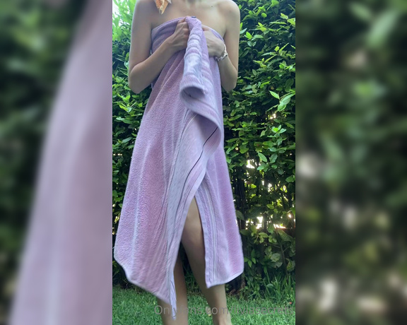 Olivia Quinn aka Callmeolivia00 OnlyFans - Naked and happy in my parents garden (my neighbours were happy too I bet)