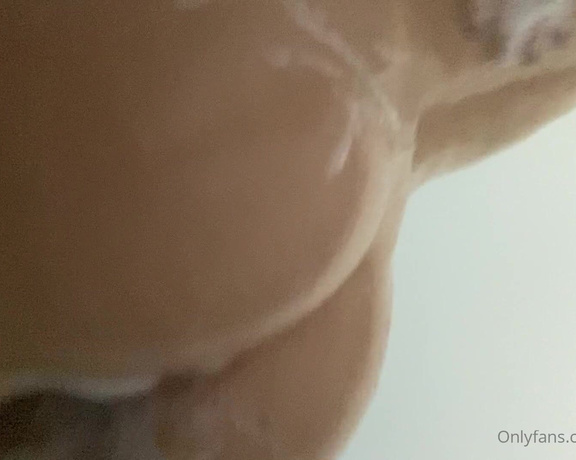 Olivia Quinn aka Callmeolivia00 OnlyFans - Taking a relaxing shower