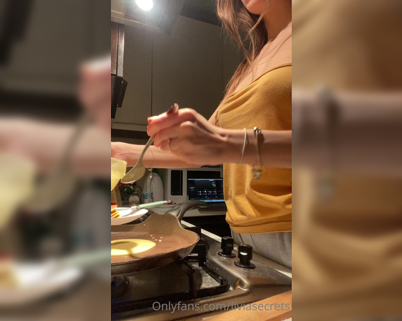 Olivia Quinn aka Callmeolivia00 OnlyFans - Titties and pancakes!