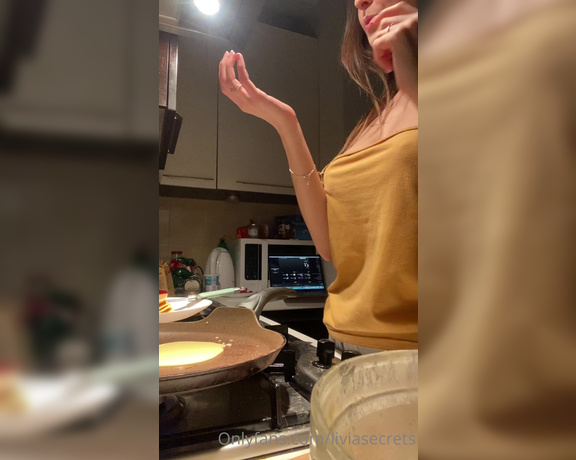 Olivia Quinn aka Callmeolivia00 OnlyFans - Titties and pancakes!