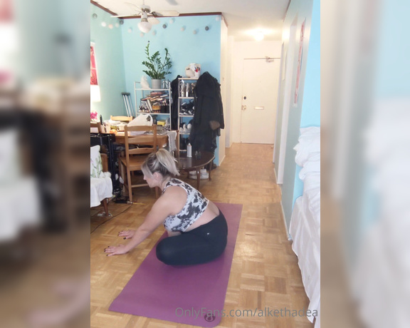 Alkethadea OnlyFans - Im back! Did you miss me Hope youre all having a good week Heres me doing some yoga (I dont know