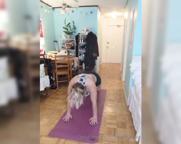 Alkethadea OnlyFans - Im back! Did you miss me Hope youre all having a good week Heres me doing some yoga (I dont know