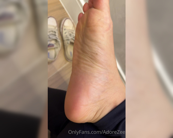 Adorezee Footjob OnlyFans - Gym feet pix and vid! 1