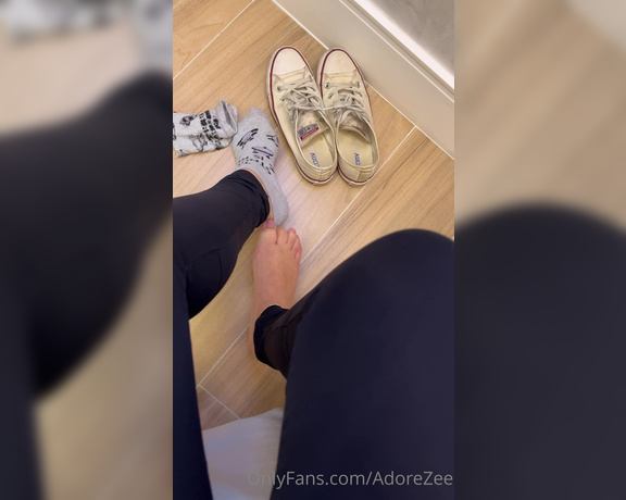 Adorezee Footjob OnlyFans - Gym feet pix and vid! 1