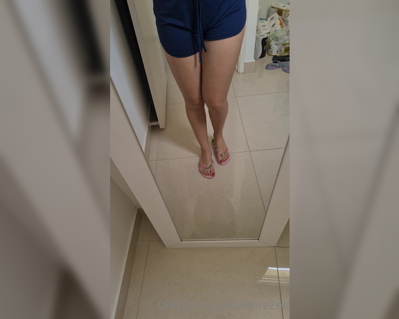 Adorezee Footjob OnlyFans - Slightly dirty feet after cleaning the house! 1