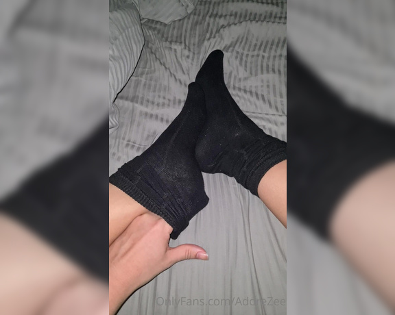 Adorezee Footjob OnlyFans - A veryyy slow sock removal JoI with cum countdown in the end