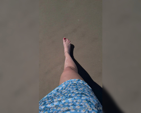 Adorezee Footjob OnlyFans - Beach week!