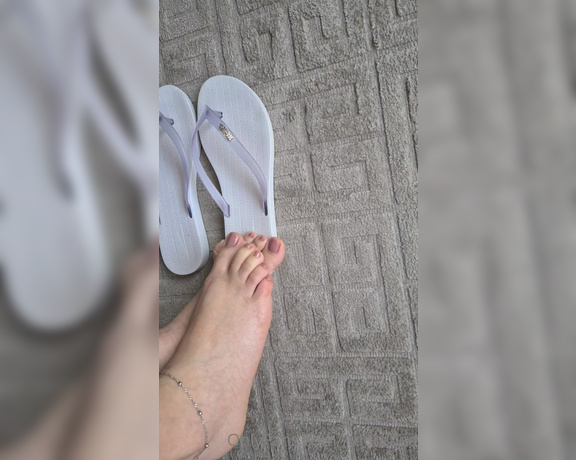 Adorezee Footjob OnlyFans - Monday, again Meh Buuuut, heres some feet to make your day better!