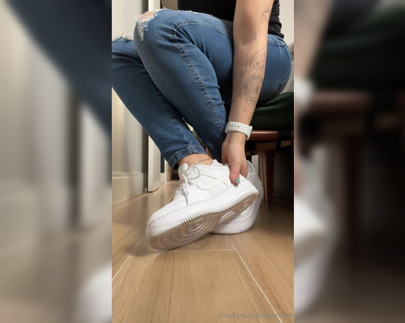 Adorezee Footjob OnlyFans - Any volunteers to sniff all the smell away from them