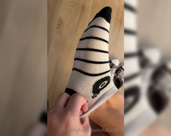 Adorezee Footjob OnlyFans - After gym feet anyone Whos going to help me clean the sweat (Swipe right for the second vid!) 2