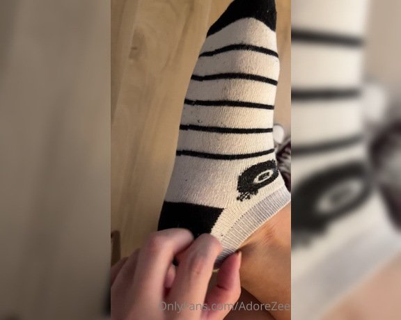 Adorezee Footjob OnlyFans - After gym feet anyone Whos going to help me clean the sweat (Swipe right for the second vid!) 2